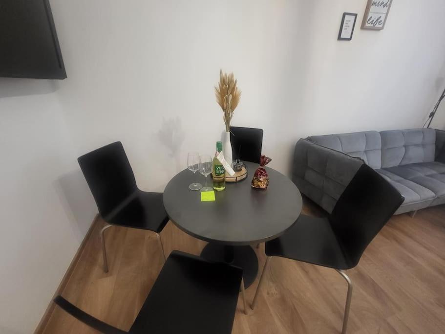 Exklusive Gartenwohnung Vienna Esterno foto