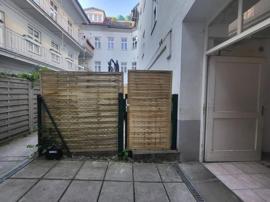 Exklusive Gartenwohnung Vienna Esterno foto