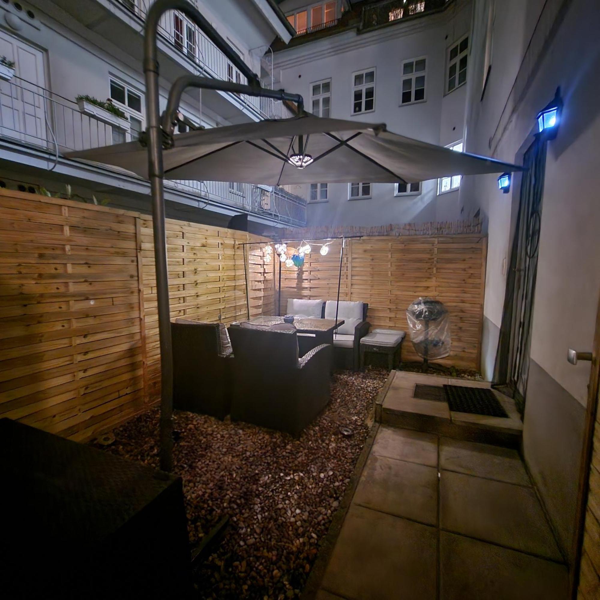 Exklusive Gartenwohnung Vienna Esterno foto